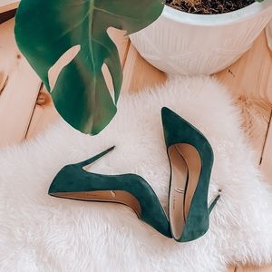 Mixx Shuz| Green suede pointy toe pumps.